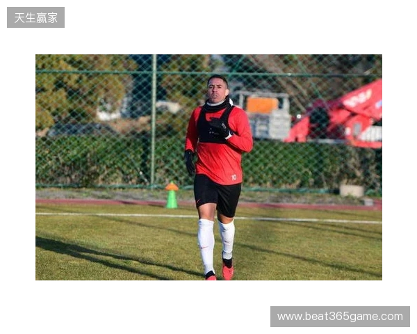 记者:韦世豪当蓉城队长并不意外 他和罗慕洛刘殿座携手带队前进 记者:韦世豪当蓉城队长并不意外 他和罗慕洛刘殿座携手带队前进